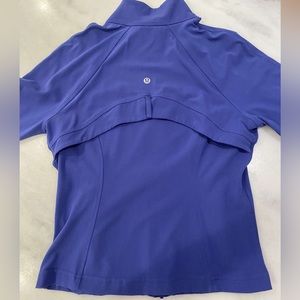 SIZE 8 LULULEMON DEFINE JACKET CROPPED
